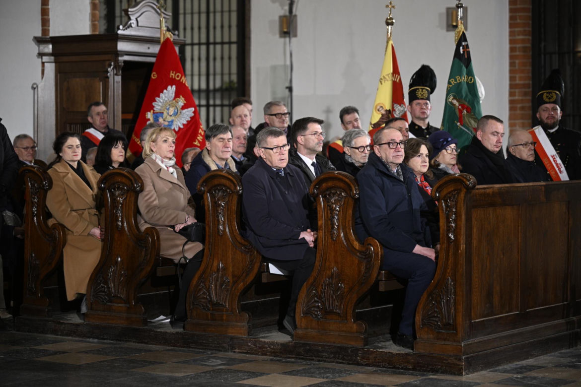 Msza za ofiary Smoleńska w Archikatedrze. Obecni Nawrocki i Kaczyńska
