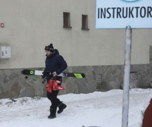 Minister Grzegorz Puda szusuje po lesie