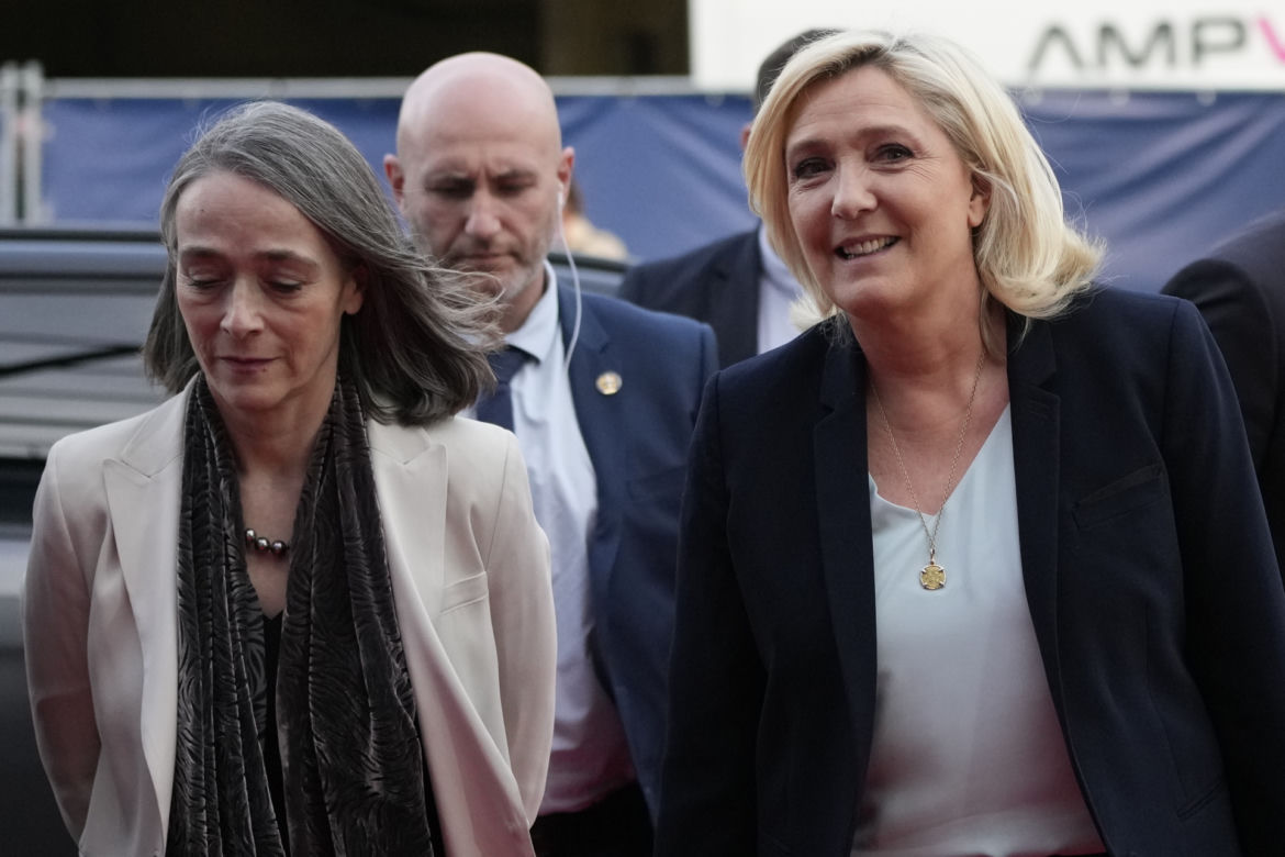 Emmanuel Macron i Marine Le Pen starli się w debacie. Kto wygra wybory?