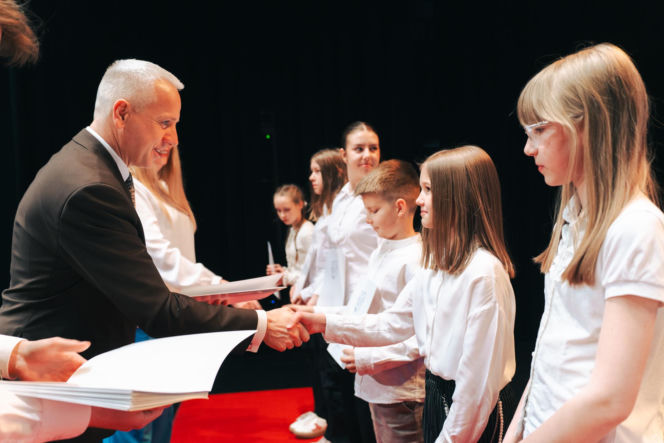 Najzdolniejsi uczniowie odebrali stypendia Prezydenta Miasta Siedlce