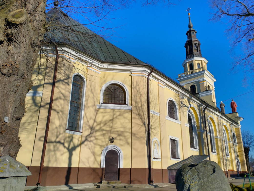 To najmłodsze miasto w województwie łódzkim. Zachwyca najpiękniejszym rynkiem w regionie