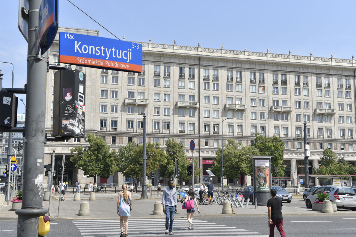 Zmierzyliśmy temperaturę na warszawskich placach. W centrum stolicy 52 stopnie!