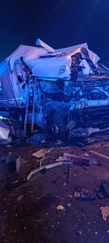Katastrofa autokaru w Warszawie, jest wielu poszkodowanych. Na oczach ratowników doszło do kolejnej tragedii