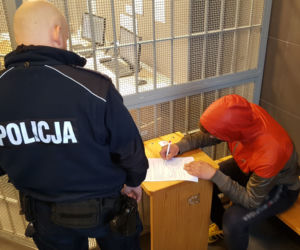 Tasakiem odciął palec koledze!