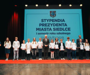 Najzdolniejsi uczniowie odebrali stypendia Prezydenta Miasta Siedlce