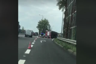 Tychy: Ciężarówka uderzyła w bariery na DK1! Na miejscu helikopter LPR-u [ZDJĘCIE]