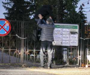 Ludzie włamują się na cmentarze 