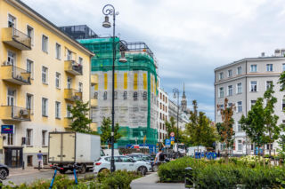 Zburzyli biurowiec wśród kamienic, by postawić pierwszy taki hotel w Polsce. Wilcza 50/52 w Warszawie