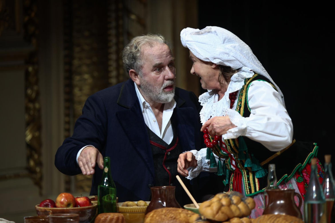 "Wesele" w reż. Mai Kleczewskiej w Teatrze Słowackiego w Krakowie. Premiera przyciągnęła tłumy