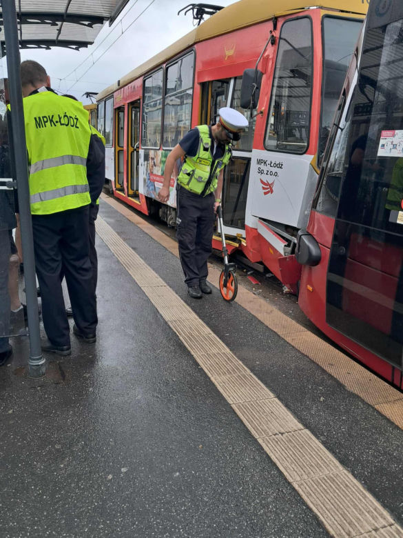 Zderzenie dwóch tramwajów w centrum Łodzi.