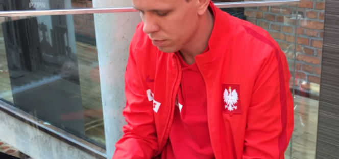 Wojciech Szczęsny gra na fortepianie! 'Wreszcie coś, co znamy z radia!' 