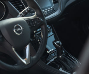 Renault Kadjar TCe 140 FAP vs Opel Grandland X 1.5 Diesel 130 KM Start/Stop AT8