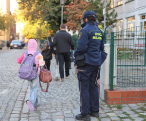 Szok w Krakowie! 10-latek miał przyjść do szkoły z tasakiem. Wezwano policję. Okazał się plastikowy