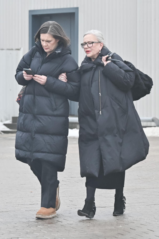 Krystyna Janda kurzy w aucie