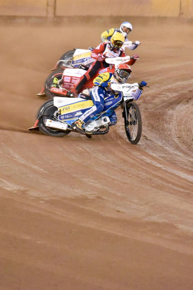 PRES Grupa Dewloperska Toruń - Abramczyk Polonia Bydgoszcz, zdjęcia kibiców i zawodników z pożegnania Adriana Miedzińskiego