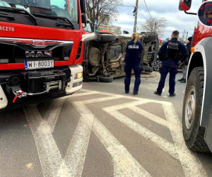 Fatalny wypadek w Pruszkowie. BMW roztrzaskane, ford na boku