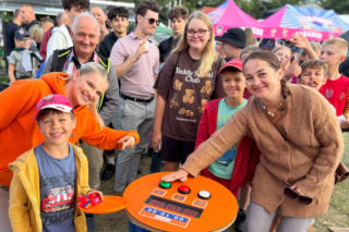 Gorące gwiazdy i tłumy mieszkańców! Ekipa ESKA Summer City na dożynkach w Kobierzycach