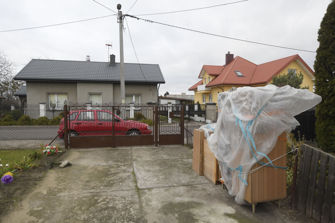 Przez żonę mieszka w samochodzie.