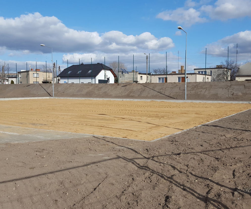 W Lesznie będzie można pograć w siatkówkę plażową. Boiska budowane są na Zatorzu 