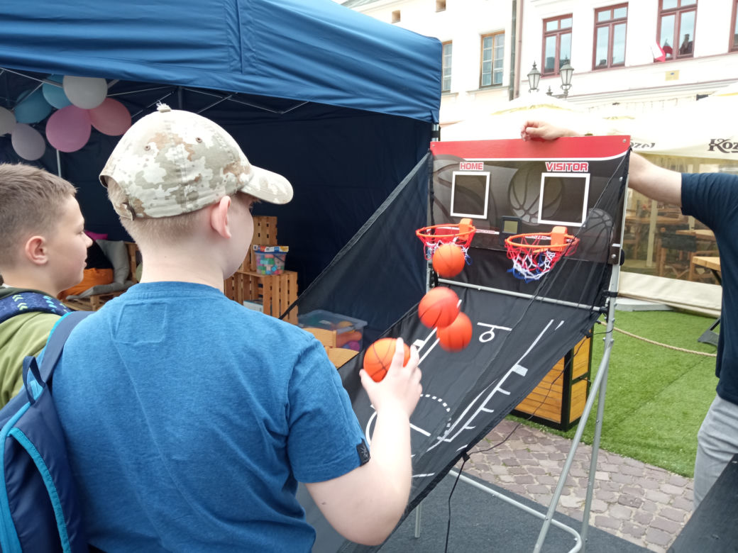 Dzień Dziecka na rzeszowskim Rynku z wielką pompą. Rycerze, zewnętrzny fortepian i pełno balonów!