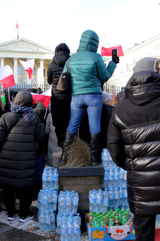 "Przestańcie nas okradać!". Najemcy z Marywilskiej protestują przed ratuszem