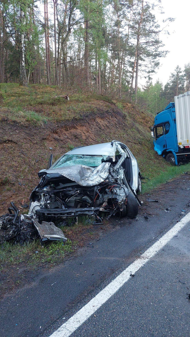 Za kierownicą auta siedział 20-latek, który tuż po zdarzeniu został przetransportowany do szpitala