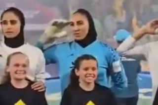 Wymowny gest Iranek w trakcie wojny z USA i Izraelem. Tak zaprotestowały przed meczem! [WIDEO]