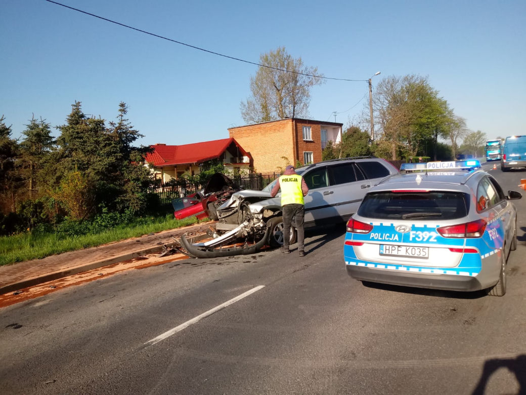 Groźny wypadek w Kozeninie: 51-latek wyjechał na czołówkę
