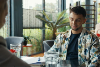 Barwy szczęścia, odcinek 3290. Dorota Kujawiak (Karina Seweryn), Mirek (Oliwier Kozłowski)