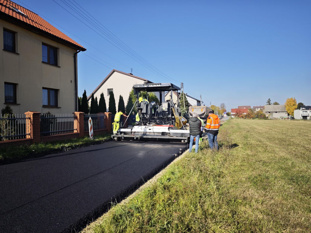 Zaorana ulica w Gliwicach - Ostropie ponownie została wylana asfaltem