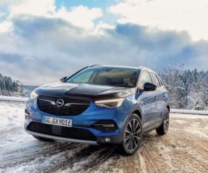 Opel Grandland X Hybrid4 1.6 Turbo A8 300 KM AWD