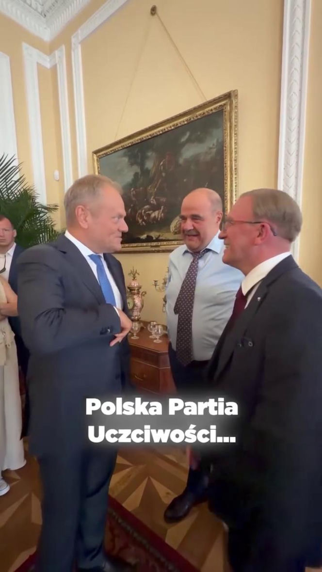 Artur Barciś chciał sprawdzić czy Tusk nosi perukę