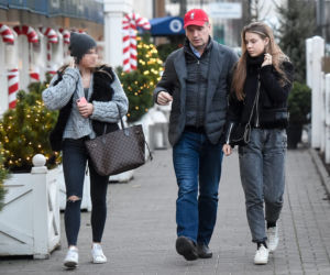 Tomasz Lis z córkami