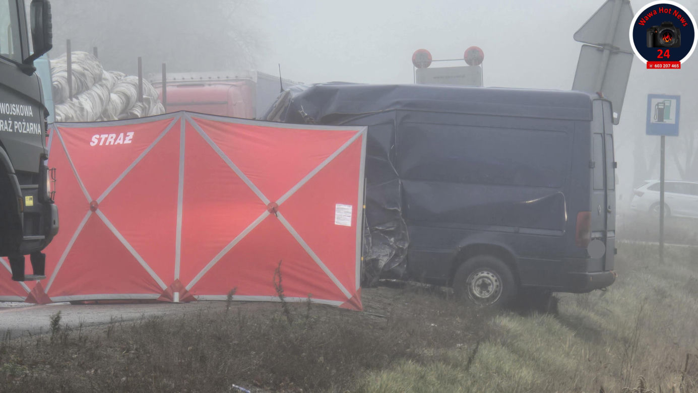Czołowe zderzenie busa z tirem na DK50! Są ranni, jedna osoba nie żyje
