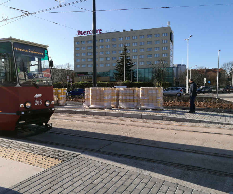 Nowe torowisko w rejonie placu Rapackiego i placu Niepodległości w Toruniu. Za nami przejazdy techniczne