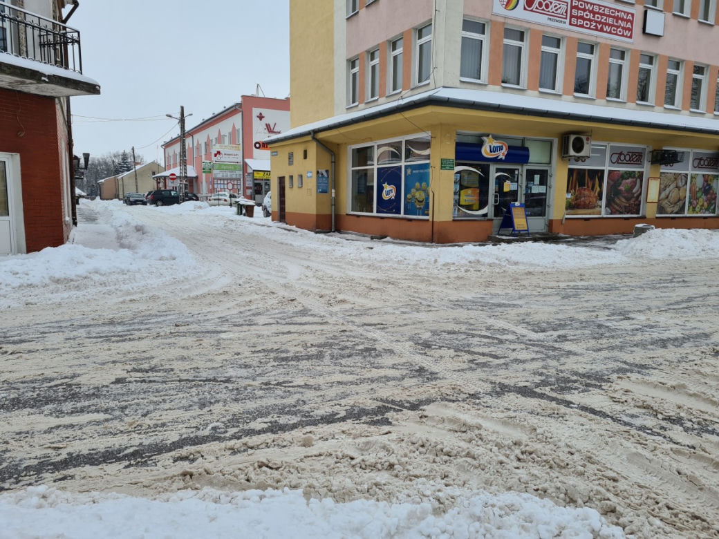 Podkarpackie. Kierowcy walczą z zimą [ZDJĘCIA]