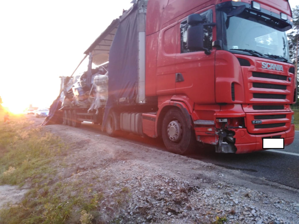 ZASNĄŁ za kierowcą i wjechał w barierki! GROŹNY wypadek na S8! [ZDJĘCIA] 