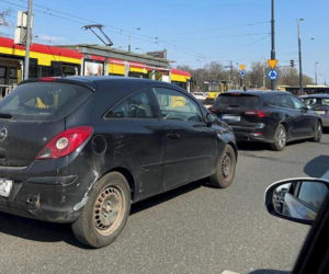 4 osoby ranne po zderzeniu autobusu z tramwajem na rondzie Waszyngtona w Warszawie