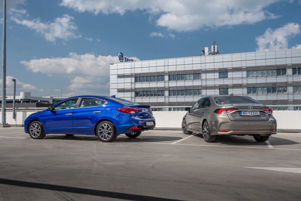 Toyota Corolla Sedan 1.8 Hybrid 122 KM e-CVT vs Hyundai Elantra Style 1.6 MPI 6MT