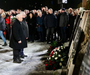 Jarosław Kaczyński w Starachowicach – Hołd dla Matki i Refleksje o Polsce