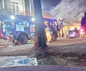 Tragiczny finał pożaru w Kole. Strażacy znaleźli zwęglone ciała