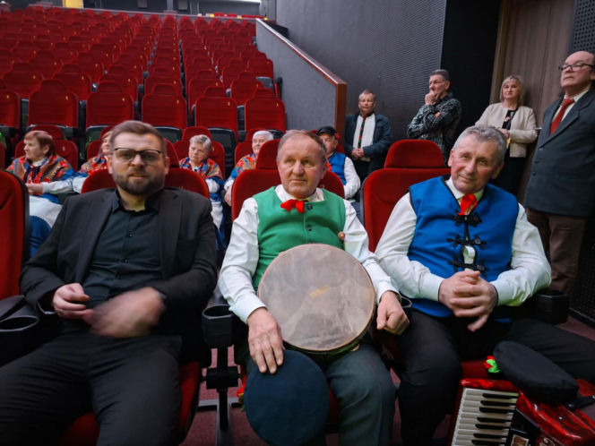 Starachowice tętnią tradycją! Trwa pierwszy Festiwal Kół Gospodyń i Gospodarzy Wiejskich „Lokalne pasje”