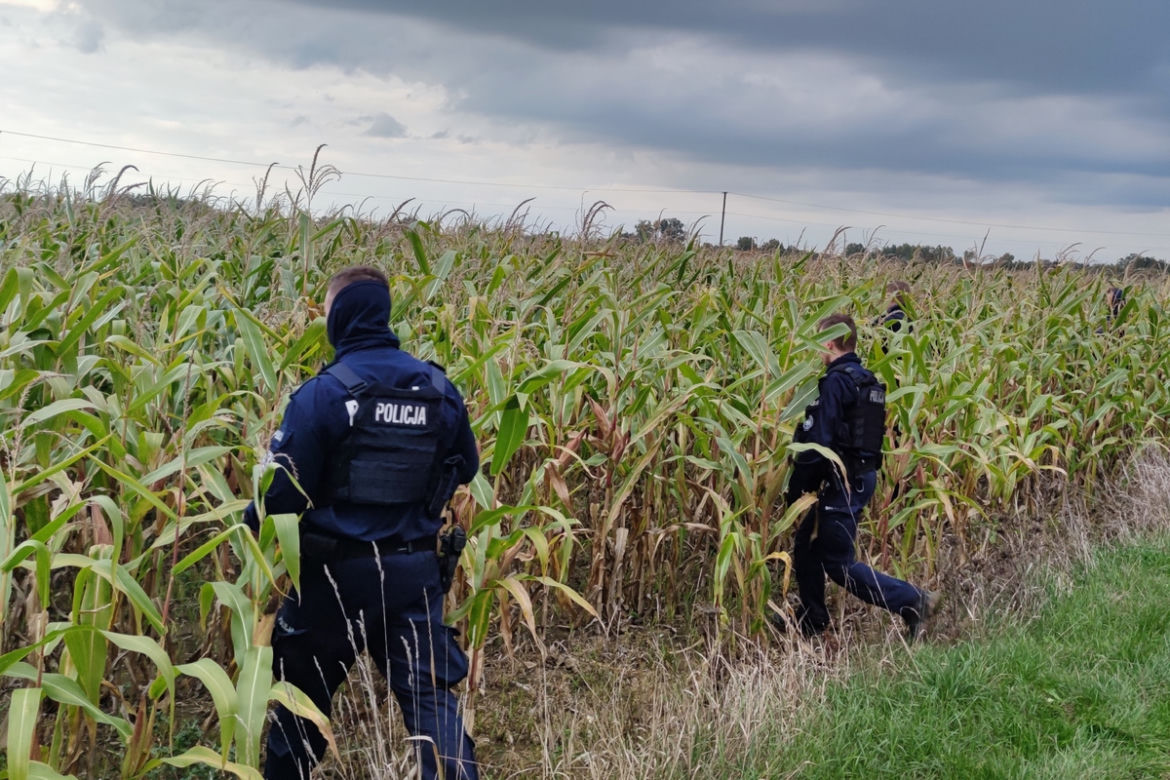 Przyłożył mu ostrze do szyi i kazał wsiąść do bagażnika. 19-latek został porwany przez bandytę