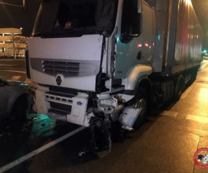 Pijany kierowca ciężarówki staranował wszystko, co miał na drodze. 