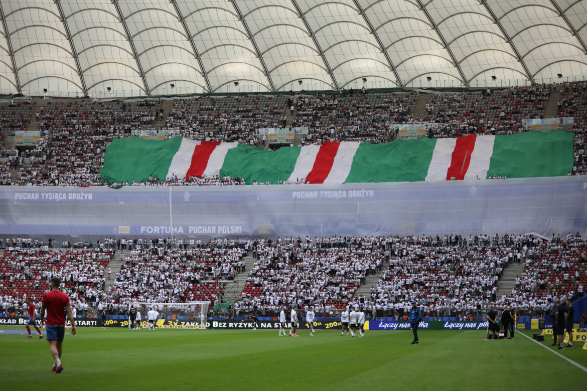 Legia - Raków: Oprawy kibiców na Narodowym