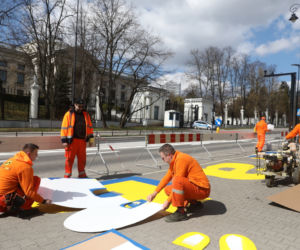 Powstaje ogromny napis przed ambasadą. Rosjanie będą wściekli