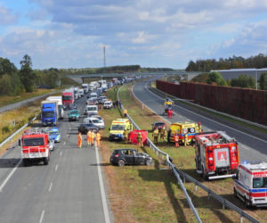 Zablokowana A2. Osobówka zderzyła się z tirem