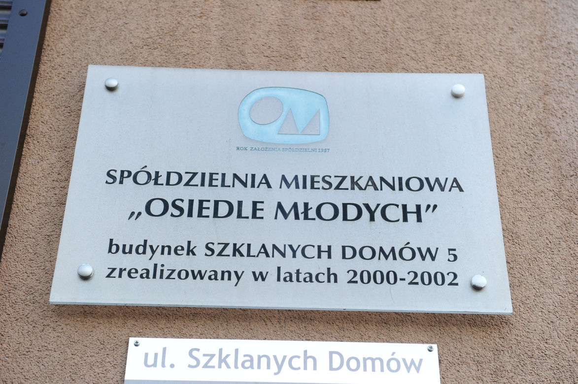Grasują z odurzającymi maseczkami!? Mieszkańcy Pragi przerażeni. Spółdzielnia ostrzega przed zuchwałymi złodziejami