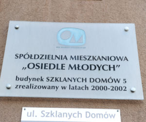 Grasują z odurzającymi maseczkami!? Mieszkańcy Pragi przerażeni. Spółdzielnia ostrzega przed zuchwałymi złodziejami