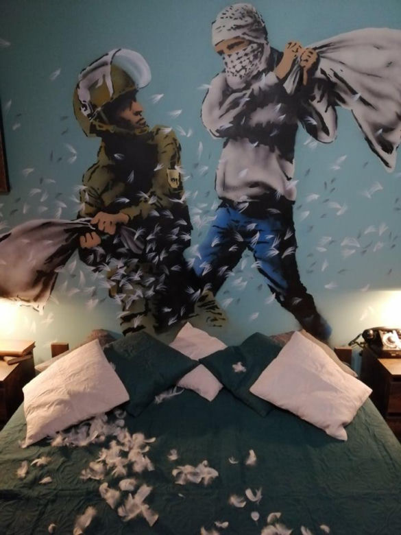 Ferie w Krakowie? Wystawę Banksy'ego, najbardziej tajemniczego artysty na świecie, koniecznie trzeba zobaczyć